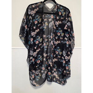 Women's Unbranded Kimono Size Unspecified but fits like a‎ Large Black Floral